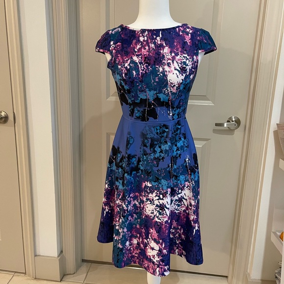 Adrianna Papell Dresses & Skirts - Adrianna Papell floral dress